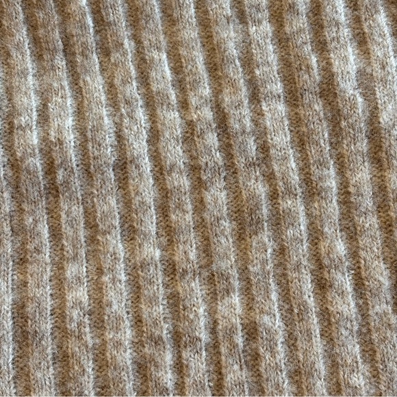 H&M Women’s Cowl Turtleneck Beige Long Sleeve Cozy Sweater NWT Size Small - Picture 12 of 12